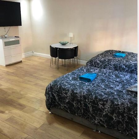 Big Room Rusholme With Tv And Private Bathroom-Parking&Wifi 맨체스터 외부 사진