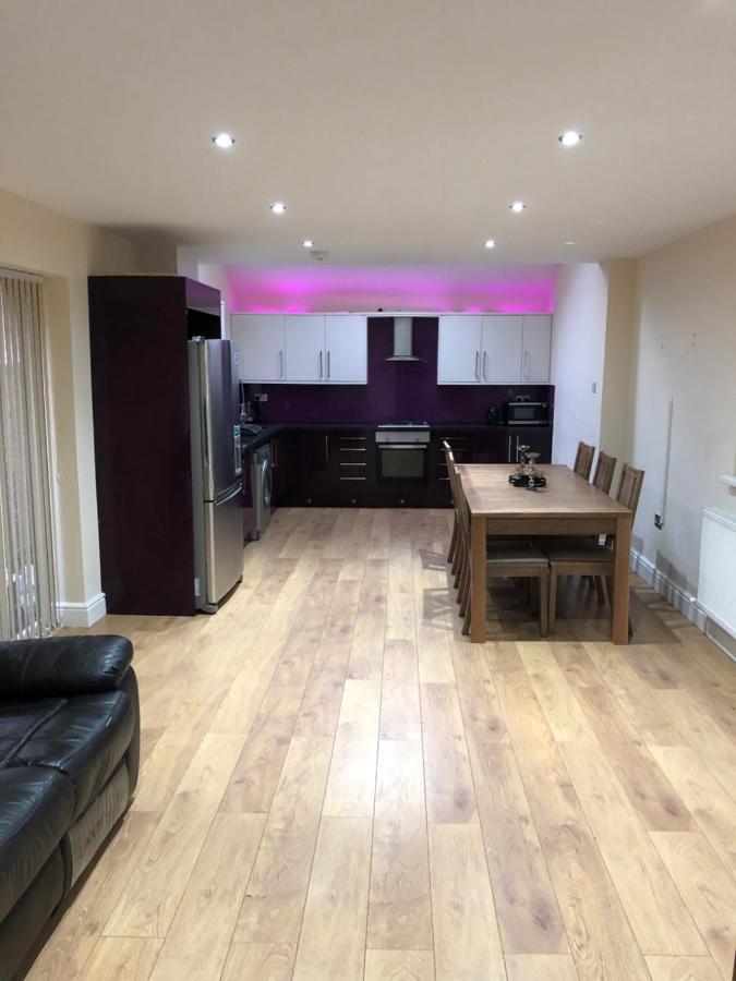 Big Room Rusholme With Tv And Private Bathroom-Parking&Wifi 맨체스터 외부 사진