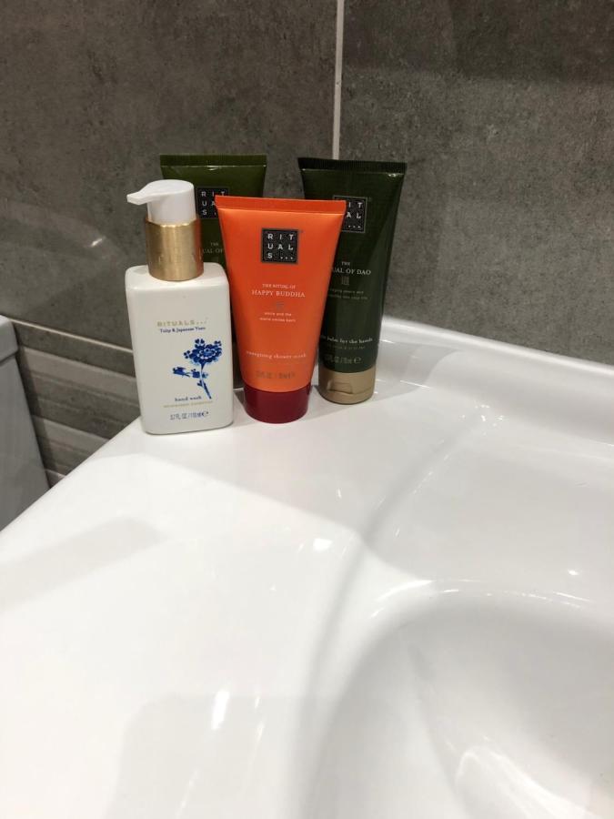 Big Room Rusholme With Tv And Private Bathroom-Parking&Wifi 맨체스터 외부 사진