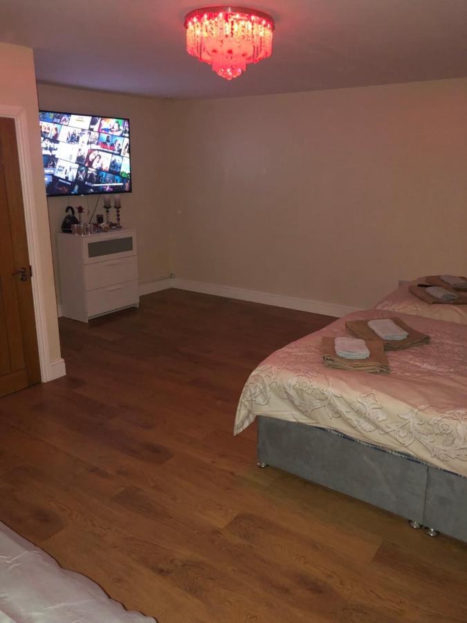 Big Room Rusholme With Tv And Private Bathroom-Parking&Wifi 맨체스터 외부 사진