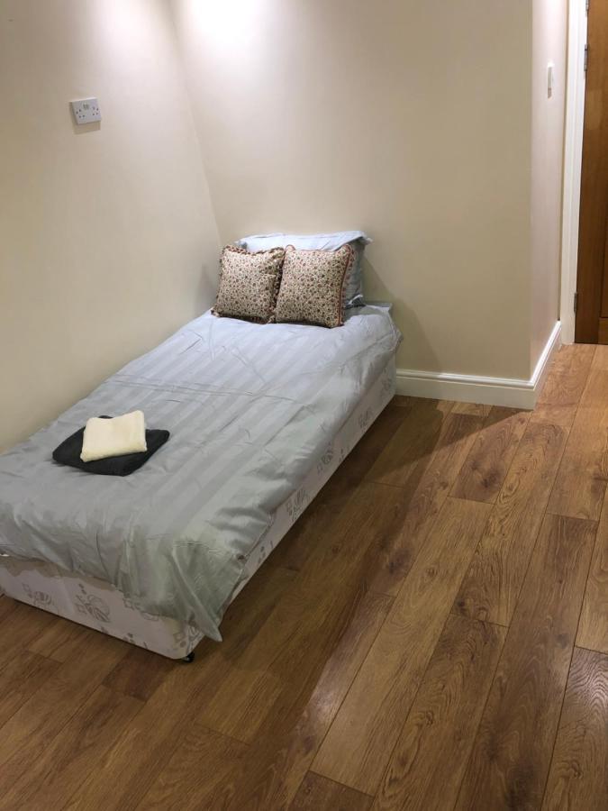 Big Room Rusholme With Tv And Private Bathroom-Parking&Wifi 맨체스터 외부 사진