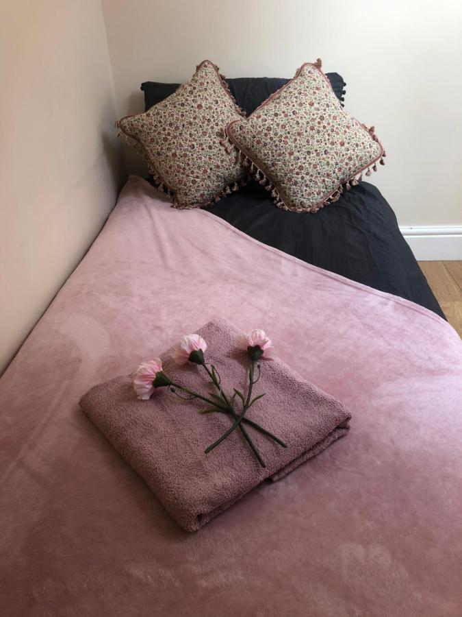 Big Room Rusholme With Tv And Private Bathroom-Parking&Wifi 맨체스터 외부 사진
