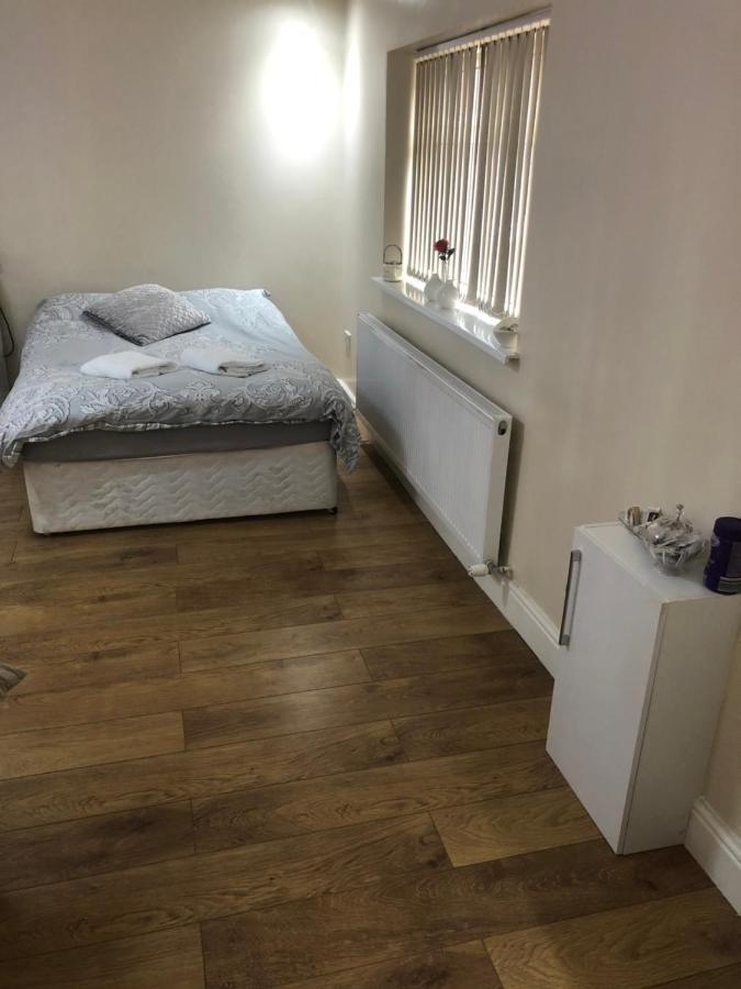 Big Room Rusholme With Tv And Private Bathroom-Parking&Wifi 맨체스터 외부 사진