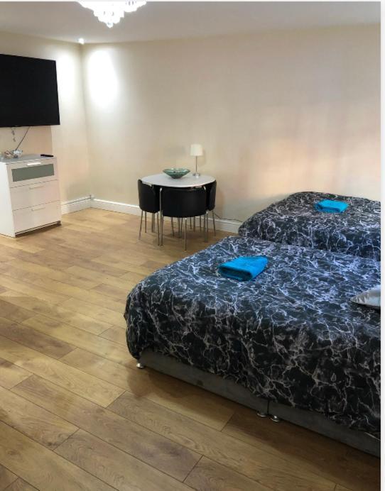 Big Room Rusholme With Tv And Private Bathroom-Parking&Wifi 맨체스터 외부 사진