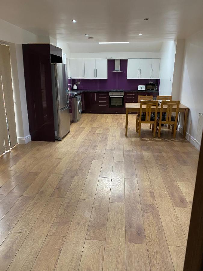 Big Room Rusholme With Tv And Private Bathroom-Parking&Wifi 맨체스터 외부 사진